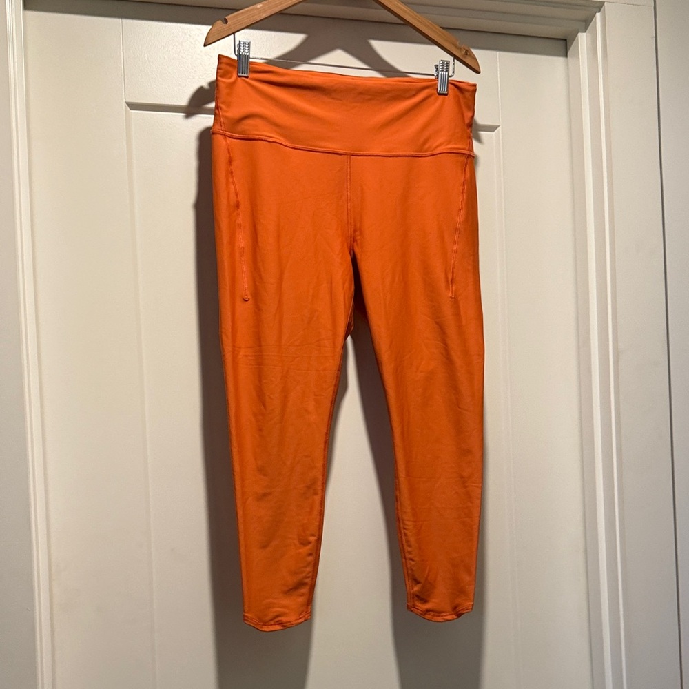 Athleta Pacesetter 7/8 Leggings in Vibrant Orange